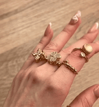 Flowy ring